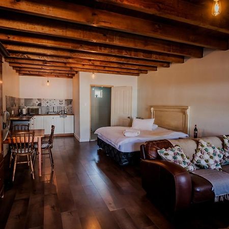 Barrel And Blues Inn Swellendam Bagian luar foto